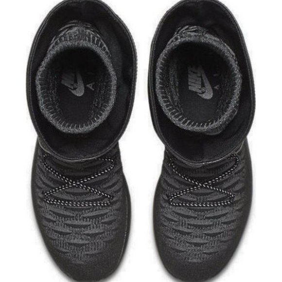 Nike ROSHE Two Hi Flyknit Trainer Sneakers - Picture 4 of 8